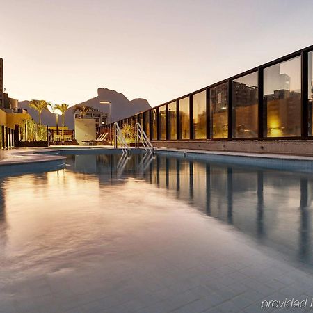 Hotel Radisson Rio De Janeiro Barra Exterior foto The rooftop pool at the hotel