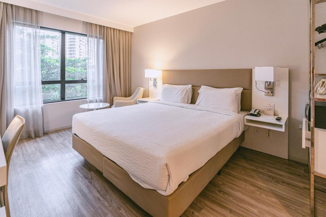 Hotel Radisson Rio De Janeiro Barra Exterior foto A room at the hotel