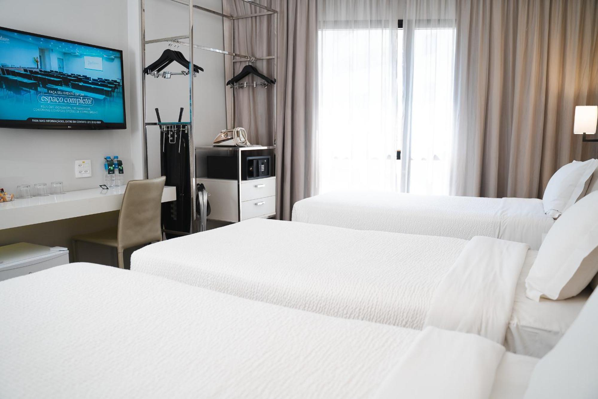 Hotel Radisson Rio De Janeiro Barra Exterior foto A room at the hotel