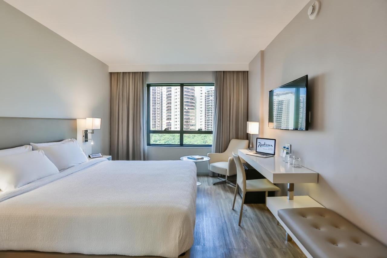 Hotel Radisson Rio De Janeiro Barra Exterior foto A room at the hotel
