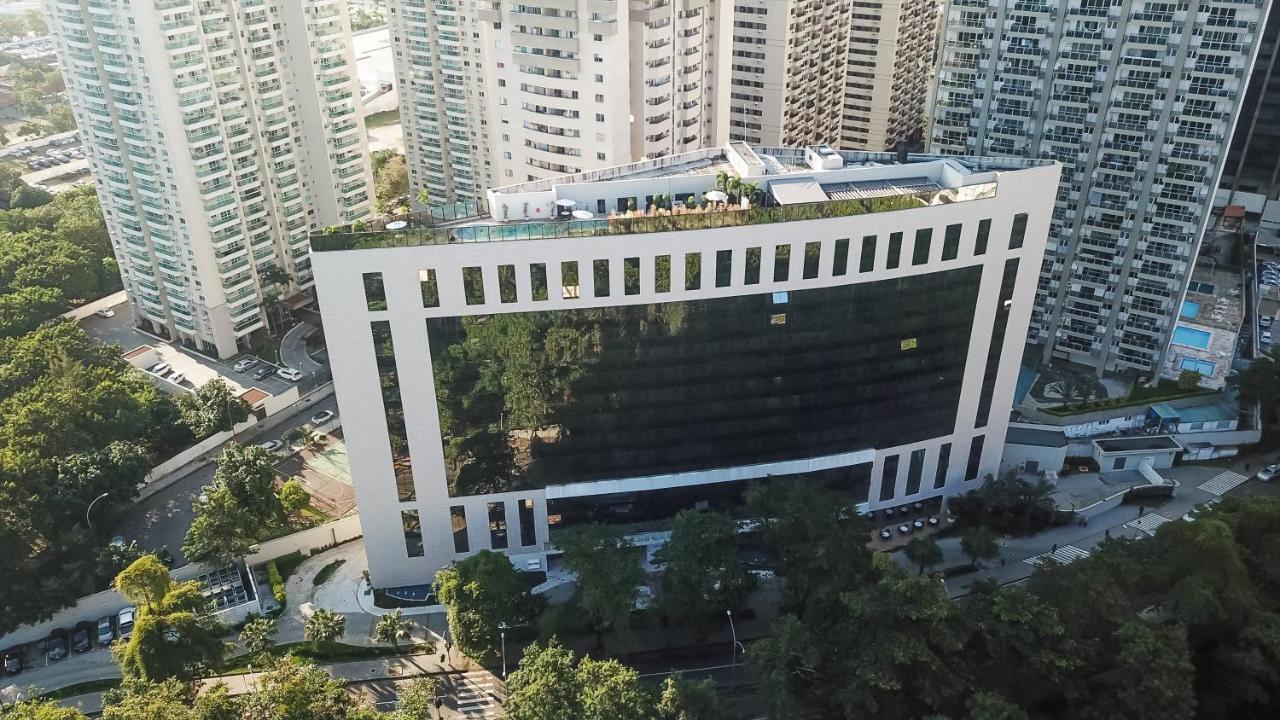 Hotel Radisson Rio De Janeiro Barra Exterior foto Aerial view of the building